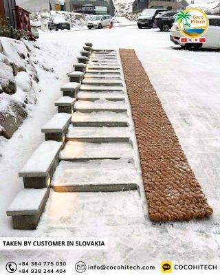 슬로바키아에 설치된 미끄럼 방지 야자매트