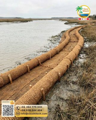 우수한 투수성을 지닌 하천 호안용 코이어 롤 시공과 삼베 소재와의 특징 비교